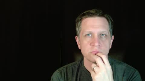 Snapshot of thebatandthecat10 chatting on April 2026 02:06:01 AM ISABELLA or MATT online show from April 2026 02:06:01 AM