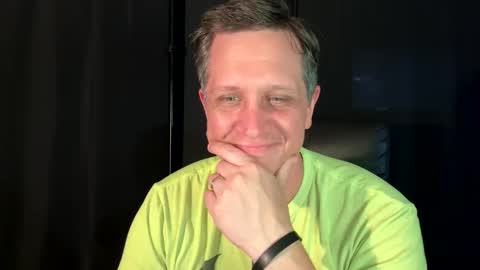 Snapshot of thebatandthecat10 chatting on June 2026 01:12:02 AM ISABELLA or MATT online show from June 2026 01:12:02 AM