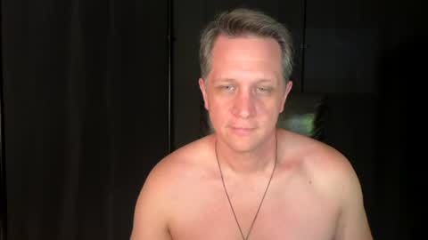 Snapshot of thebatandthecat10 chatting on June 2026 03:25:01 AM ISABELLA or MATT online show from June 2026 03:25:01 AM