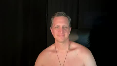 Snapshot of thebatandthecat10 chatting on July 2026 11:31:01 PM ISABELLA or MATT online show from July 2026 11:31:01 PM