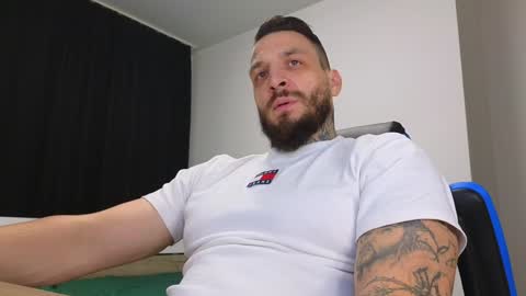 Snapshot of thebestmuscles chatting on December 2024 05:23:02 PM John online show from December 2024 05:23:02 PM