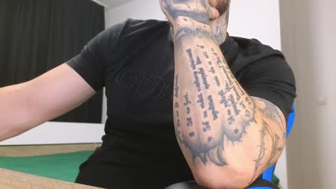 Snapshot of thebestmuscles chatting on December 2024 06:44:02 AM John online show from December 2024 06:44:02 AM