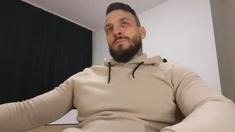 Snapshot of thebestmuscles chatting on December 2024 02:06:01 PM John online show from December 2024 02:06:01 PM