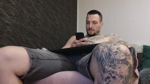 Snapshot of thebestmuscles chatting on January 2025 05:22:02 PM John online show from January 2025 05:22:02 PM