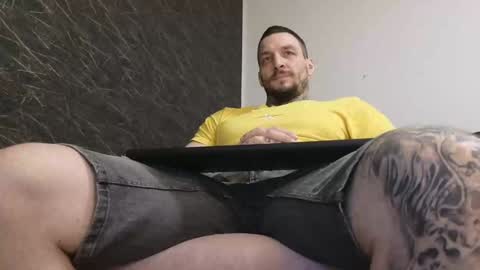 Snapshot of thebestmuscles chatting on January 2025 03:27:01 PM John online show from January 2025 03:27:01 PM