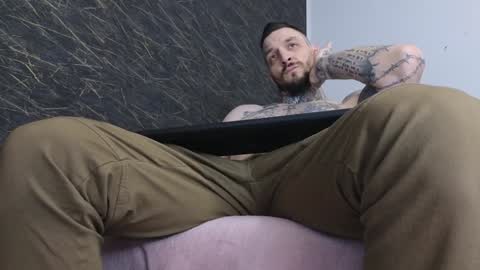 Snapshot of thebestmuscles chatting on January 2025 07:26:01 PM John online show from January 2025 07:26:01 PM