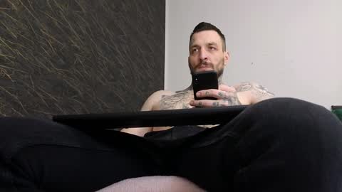 Snapshot of thebestmuscles chatting on January 2025 06:46:02 AM John online show from January 2025 06:46:02 AM