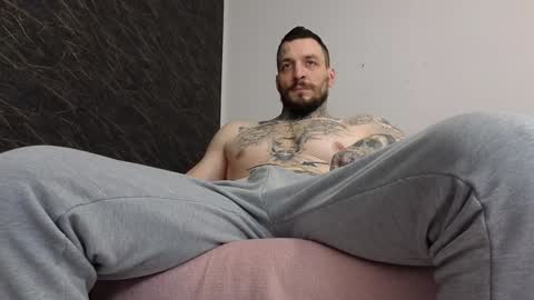 Snapshot of thebestmuscles chatting on February 2025 06:35:01 AM John online show from February 2025 06:35:01 AM