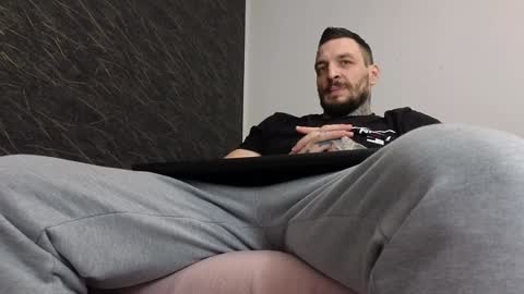 Snapshot of thebestmuscles chatting on February 2025 10:26:02 AM John online show from February 2025 10:26:02 AM