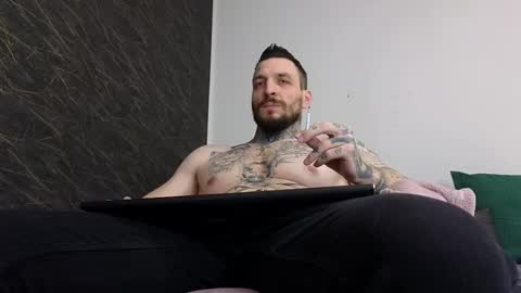 Snapshot of thebestmuscles chatting on February 2025 02:18:01 PM John online show from February 2025 02:18:01 PM