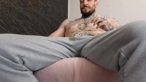 Snapshot of thebestmuscles chatting on February 2025 08:05:01 AM John online show from February 2025 08:05:01 AM