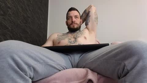 Snapshot of thebestmuscles chatting on February 2025 09:52:02 AM John online show from February 2025 09:52:02 AM