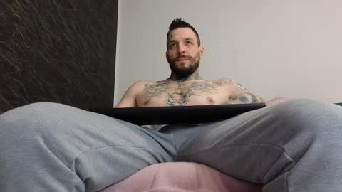 Snapshot of thebestmuscles chatting on February 2025 08:10:01 AM John online show from February 2025 08:10:01 AM