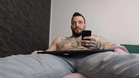 Snapshot of thebestmuscles chatting on February 2025 11:10:02 AM John online show from February 2025 11:10:02 AM