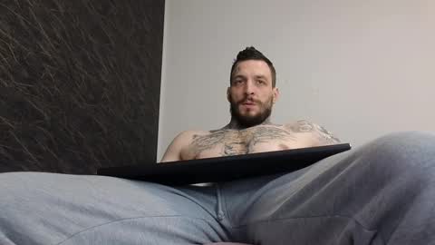 Snapshot of thebestmuscles chatting on February 2025 03:42:02 PM John online show from February 2025 03:42:02 PM