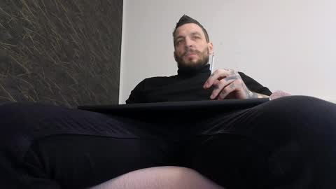 Snapshot of thebestmuscles chatting on February 2025 09:28:01 AM John online show from February 2025 09:28:01 AM