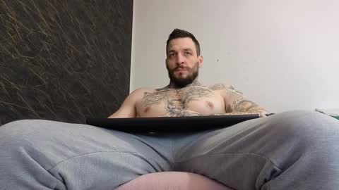 Snapshot of thebestmuscles chatting on February 2025 07:45:01 AM John online show from February 2025 07:45:01 AM