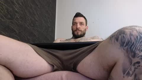 Snapshot of thebestmuscles chatting on February 2025 01:31:02 PM John online show from February 2025 01:31:02 PM