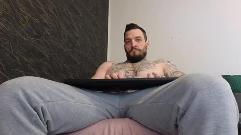 Snapshot of thebestmuscles chatting on February 2025 10:37:02 AM John online show from February 2025 10:37:02 AM