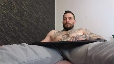 Snapshot of thebestmuscles chatting on February 2025 01:39:01 PM John online show from February 2025 01:39:01 PM