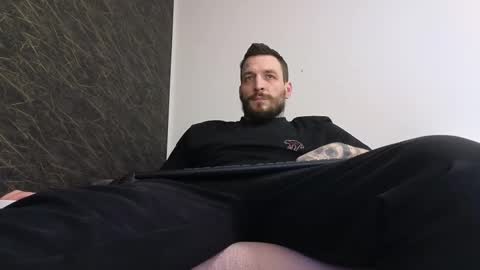 Snapshot of thebestmuscles chatting on February 2025 04:32:01 PM John online show from February 2025 04:32:01 PM