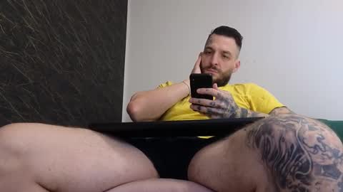 Snapshot of thebestmuscles chatting on March 2025 11:40:02 AM John online show from March 2025 11:40:02 AM