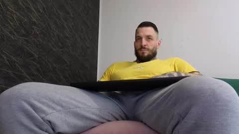 Snapshot of thebestmuscles chatting on March 2025 06:32:02 AM John online show from March 2025 06:32:02 AM