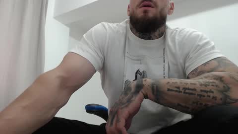 Snapshot of thebestmuscles chatting on September 2025 03:23:02 PM John online show from September 2025 03:23:02 PM