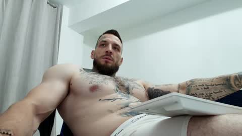 Snapshot of thebestmuscles chatting on September 2025 06:20:01 PM John online show from September 2025 06:20:01 PM