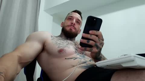 Snapshot of thebestmuscles chatting on September 2025 08:22:02 PM John online show from September 2025 08:22:02 PM