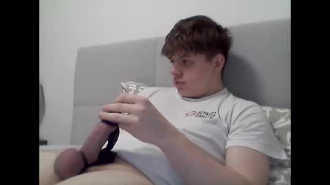 Snapshot of thecuteguy144949 chatting on February 2025 05:54:01 PM thecuteguy144949 online show from February 2025 05:54:01 PM