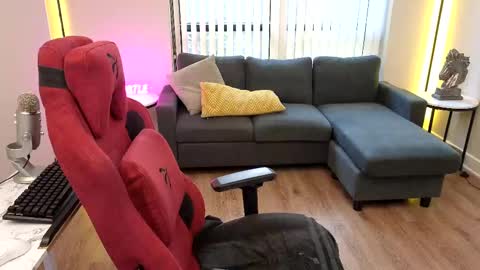 Snapshot of theeestallion33 chatting on September 2025 05:05:02 PM The Stallion online show from September 2025 05:05:02 PM