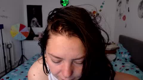 Snapshot of thefarmergirl chatting on June 2026 04:21:02 AM TheFarmergirl online show from June 2026 04:21:02 AM