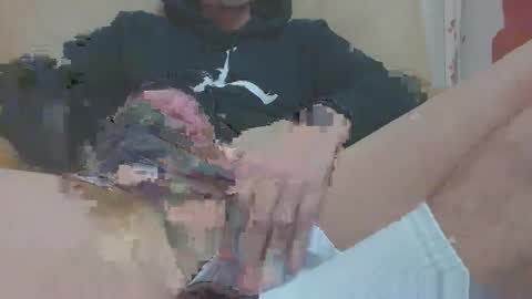 Snapshot of thegeezer30 chatting on December 2024 10:34:02 PM Geezer online show from December 2024 10:34:02 PM