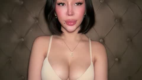 Elle  dont forget to folloW me and thumbs up online show from April 2026 03:17:01 PM