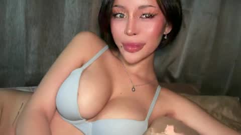 Elle  dont forget to folloW me and thumbs up online show from June 2026 01:06:02 PM