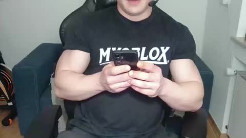 Snapshot of theguyfrombehind chatting on April 2026 07:05:01 AM Alex online show from April 2026 07:05:01 AM