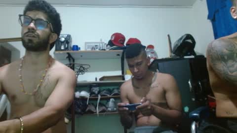 Snapshot of thehousedog chatting on March 2026 01:05:02 AM thehousedog online show from March 2026 01:05:02 AM