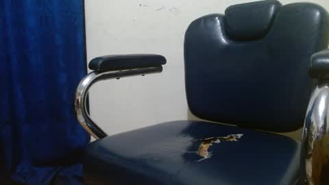 Snapshot of thehousedog chatting on April 2026 01:41:01 PM thehousedog online show from April 2026 01:41:01 PM