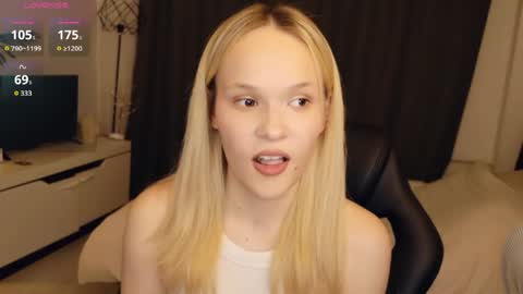 Snapshot of thehousemaid1 chatting on May 2026 09:02:02 PM Lily online show from May 2026 09:02:02 PM