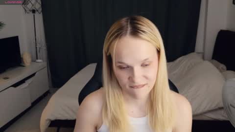Snapshot of thehousemaid1 chatting on May 2026 07:00:01 PM Lily online show from May 2026 07:00:01 PM
