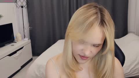 Snapshot of thehousemaid1 chatting on June 2026 08:45:01 PM Lily online show from June 2026 08:45:01 PM