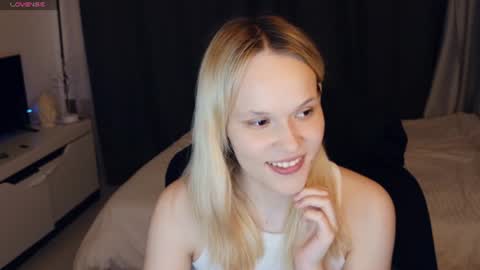 Snapshot of thehousemaid1 chatting on June 2026 09:35:01 PM Lily online show from June 2026 09:35:01 PM