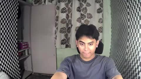 Snapshot of thehugecomeback chatting on December 2024 12:16:02 PM Xerxis online show from December 2024 12:16:02 PM