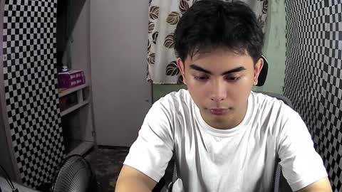 Snapshot of thehugecomeback chatting on December 2024 09:17:02 AM Xerxis online show from December 2024 09:17:02 AM