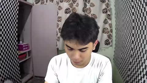 Snapshot of thehugecomeback chatting on December 2024 01:03:01 PM Xerxis online show from December 2024 01:03:01 PM