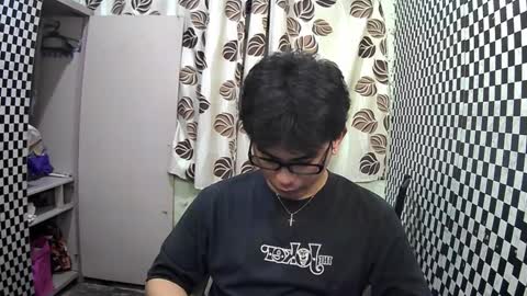 Snapshot of thehugecomeback chatting on January 2025 12:24:01 PM Xerxis online show from January 2025 12:24:01 PM