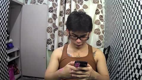 Snapshot of thehugecomeback chatting on January 2025 12:41:02 PM Xerxis online show from January 2025 12:41:02 PM