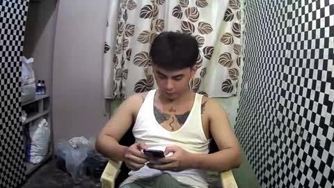 Snapshot of thehugecomeback chatting on January 2025 04:36:01 PM Xerxis online show from January 2025 04:36:01 PM