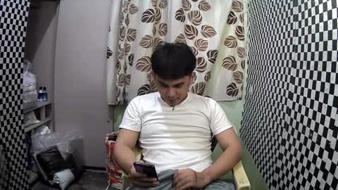 Snapshot of thehugecomeback chatting on January 2025 04:58:02 PM Xerxis online show from January 2025 04:58:02 PM